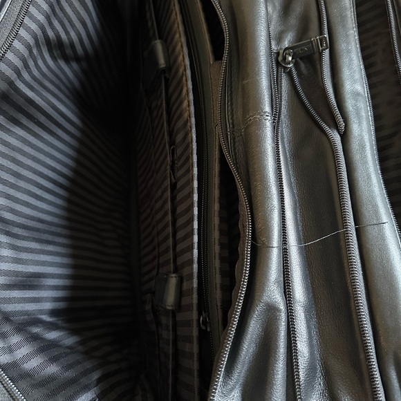 Tumi Black Leather Executive Briefcase with Front Pockets - Picture 3 of 7